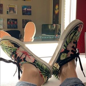 ❗️FLORAL VANS❗️